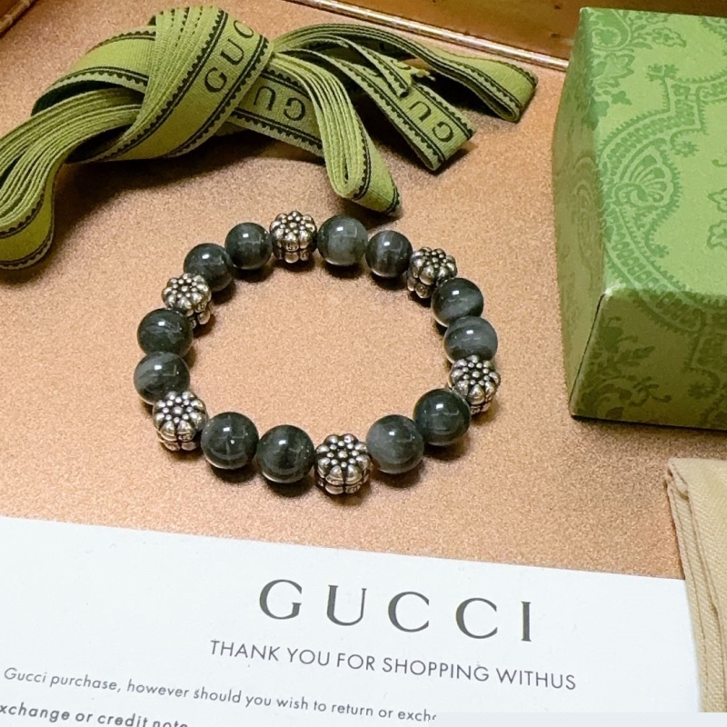 G*u*i bracelets